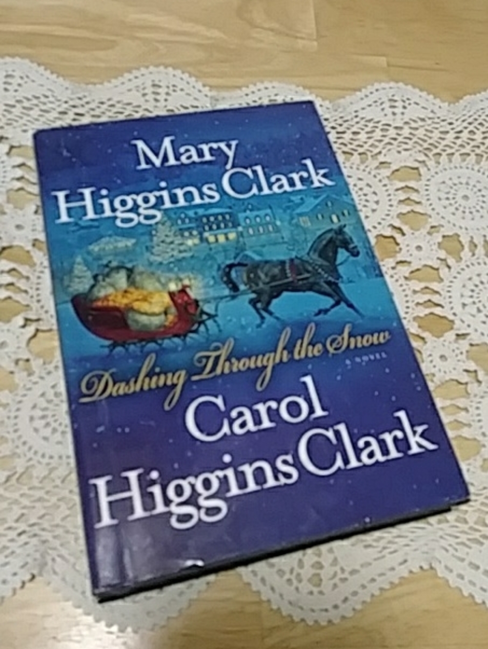 Book Sale! 3 for $10! Dashing Through The Snow,  Mary Higgins Clark